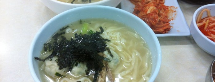 명동칼국수 is one of 밥주떼요♥.