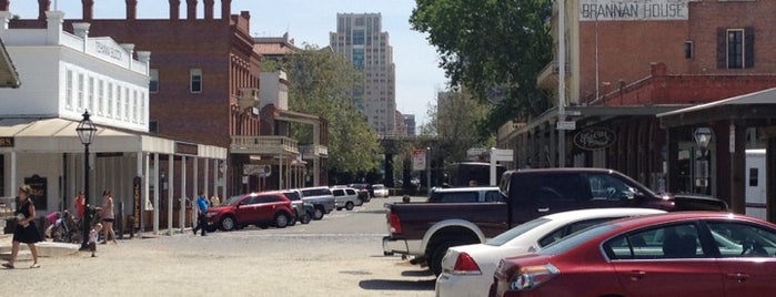 The Missing Link is one of Old Sacramento Merchants.