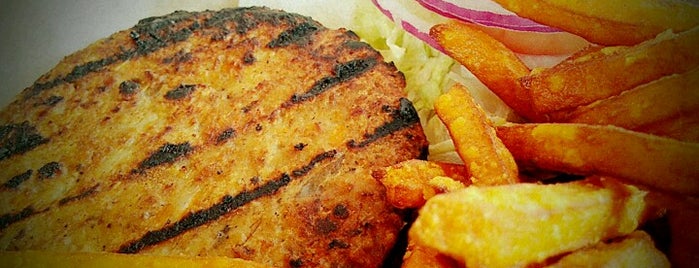 Bistro Burger is one of Locais curtidos por Ami.