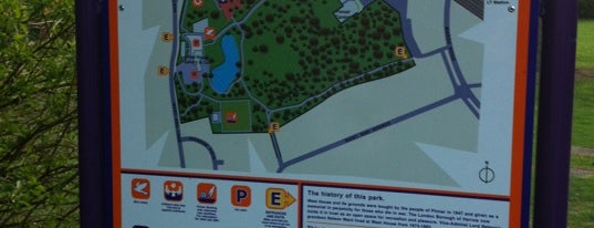 Pinner Memorial Park is one of Orte, die Heena gefallen.