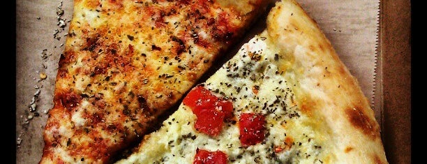 Pagliacci Pizza is one of Posti che sono piaciuti a Charlie.
