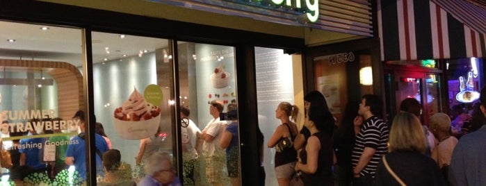 Pinkberry is one of chicago restaurants.
