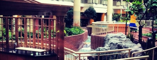 Embassy Suites by Hilton is one of Jordiさんのお気に入りスポット.