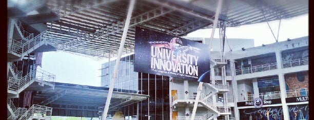 Plaza @ Limkokwing University of Creative Technology is one of สถานที่ที่ ꌅꁲꉣꂑꌚꁴꁲ꒒ ถูกใจ.