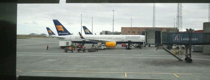 Aéroport international de Keflavík (KEF) is one of İzlanda.