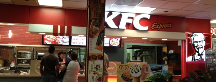 KFC is one of Orte, die Lizzie gefallen.