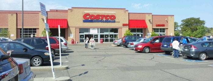 Costco Wholesale is one of Orte, die Erik gefallen.