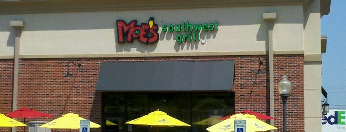 Moe's Southwest Grill is one of Lugares favoritos de Lizzie.
