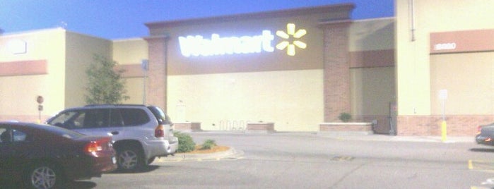 Walmart Supercenter is one of Locais salvos de Barbara.