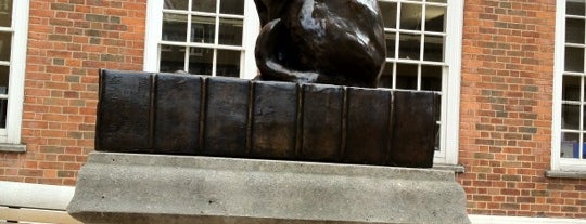 Statue of Hodge, Samuel Johnson's Cat is one of Europa.