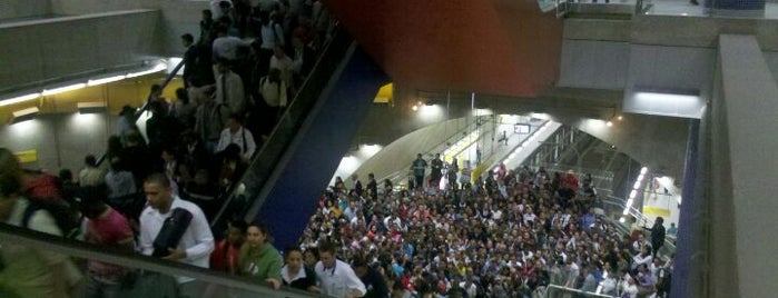 Estação Pinheiros (Metrô) is one of Meus Locais.