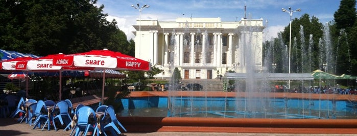 Сквер Оперы и балета is one of Достопримечательности Душанбе.