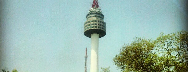 Namsan Park is one of South Korea Place I visited.