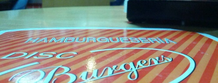 Disc Burgers is one of Quincho'nun Beğendiği Mekanlar.