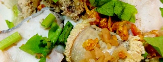 ข้าวต้มปลาเกาะสีชัง is one of ♫♪♪ Favorite Food ♪♫.