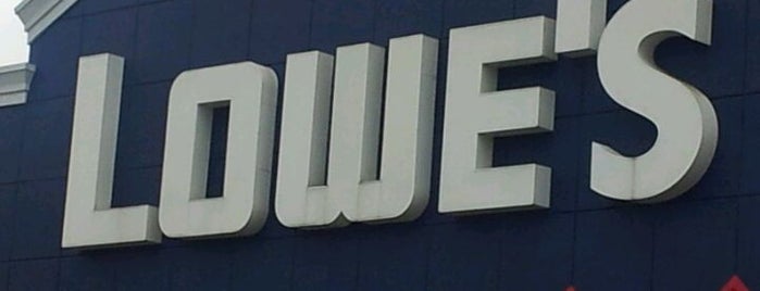 Lowe's is one of Lugares favoritos de Jessica.