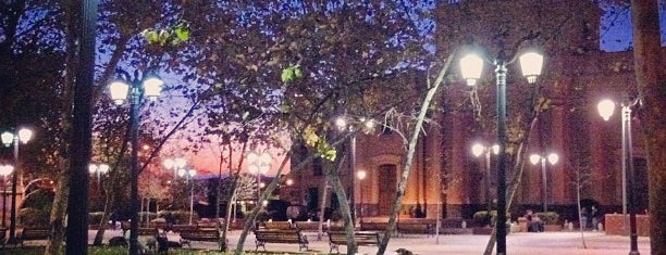 Plaza Santa Ana is one of Tempat yang Disukai Sebastián.