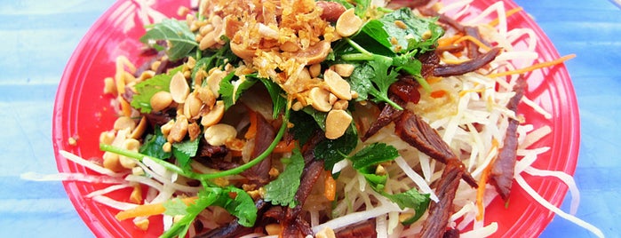 Nộm Hàm Long is one of Hanoi food lover.