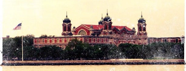 Musée de l'immigration d'Ellis Island is one of Places to take Lexi Bright.