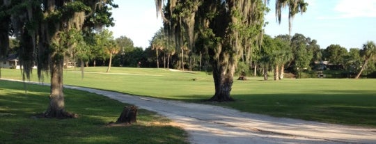 Sherwood Golf Club is one of Lugares favoritos de John.