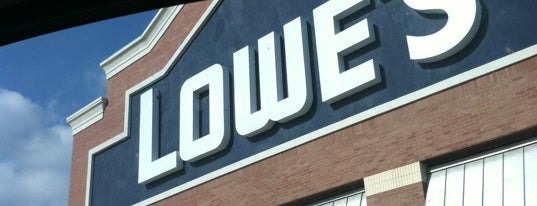 Lowe's is one of Tempat yang Disukai David.