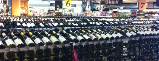 Spec's Wines, Spirits & Finer Foods is one of Posti che sono piaciuti a Terrence.