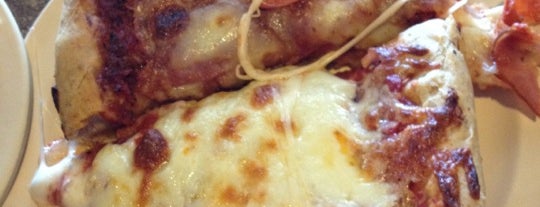 Conans Pizza North is one of Tempat yang Disukai Andrea.