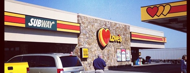 Love's Travel Stop is one of สถานที่ที่ Stephanie ถูกใจ.