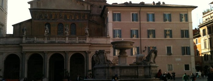 Piazza di Santa Maria in Trastevere is one of Roma.