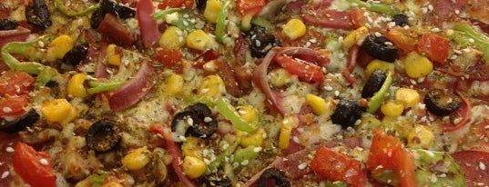 Domino's Pizza is one of Lieux qui ont plu à Hasan Basri.