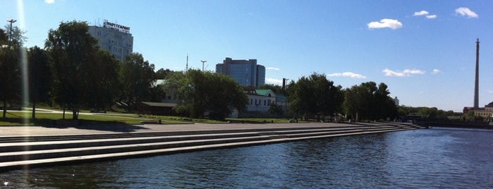 Плотинка is one of Lugares favoritos de Vlad.