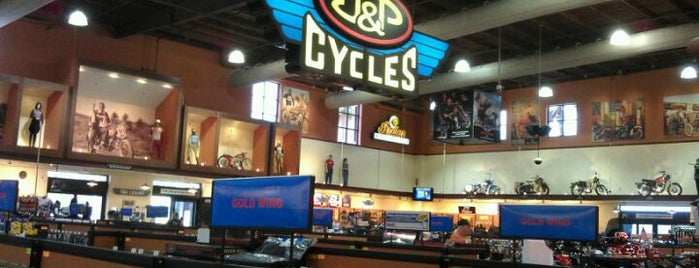 J&P Cycles Destination Daytona Superstore is one of Courtney'in Beğendiği Mekanlar.