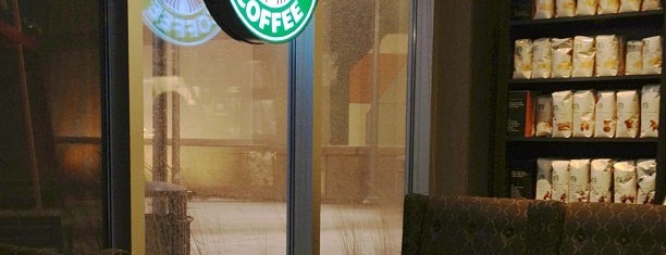 Starbucks is one of Orte, die Ethelle gefallen.