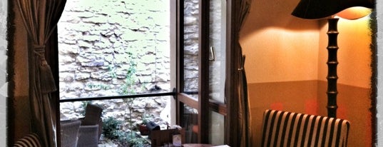 Café Lounge is one of Locais salvos de Ivanka.