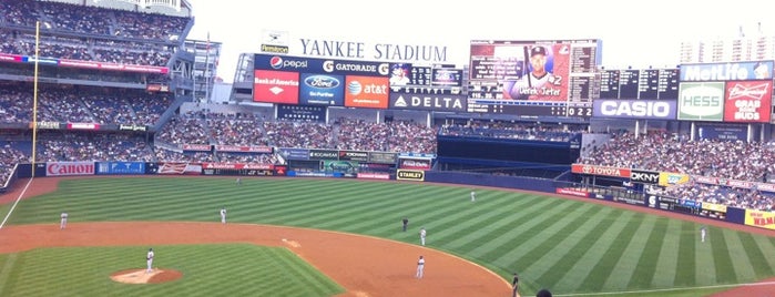 Yankee Stadium is one of สถานที่ที่ Carl ถูกใจ.