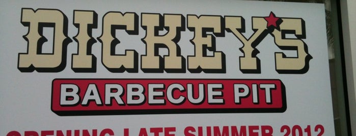Dickey's BBQ PIT is one of Lugares favoritos de Dana.
