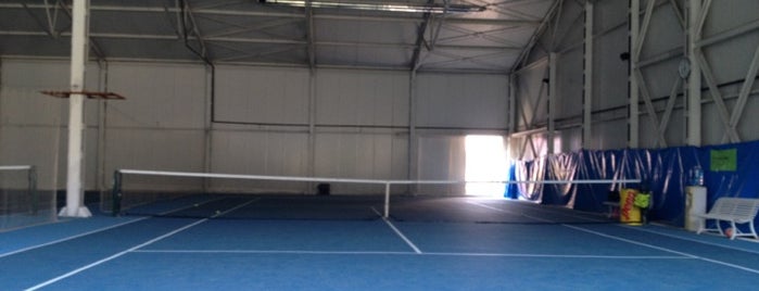 Club de Tennis is one of สถานที่ที่ Korhan ถูกใจ.