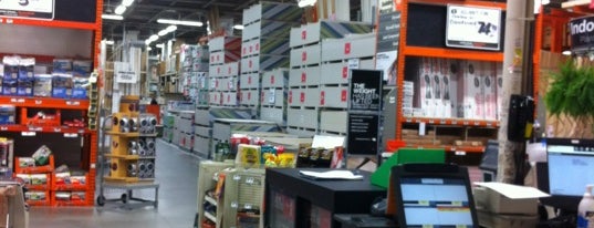 The Home Depot is one of Lieux qui ont plu à David.