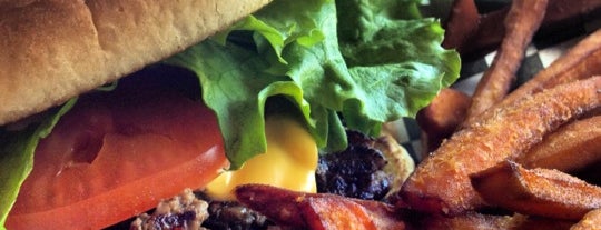 LA Burger is one of Lizetteさんの保存済みスポット.