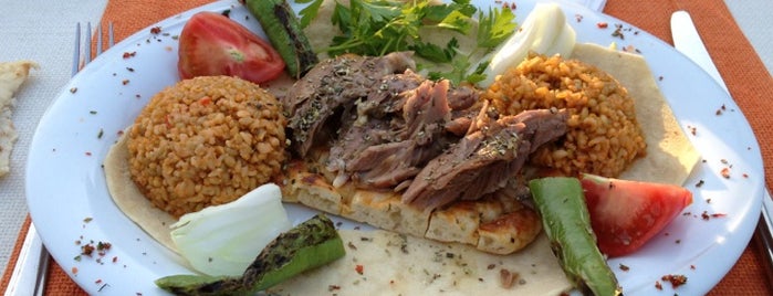 Biz Bize Balık Restaurant is one of Küçükyalı'daki Balık Restorantları.