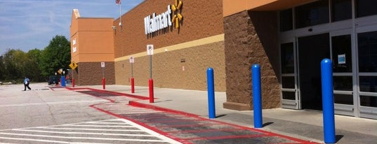 Walmart Supercenter is one of Tempat yang Disukai Chester.
