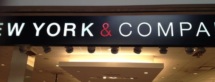 New York & Company is one of Leah'ın Beğendiği Mekanlar.