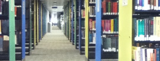 University of Edinburgh Main Library is one of Lieux qui ont plu à Paige.