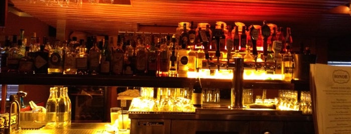 Honor Kitchen & Cocktails is one of Lugares favoritos de Darren.