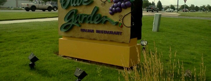 Olive Garden is one of สถานที่ที่ Andrea ถูกใจ.