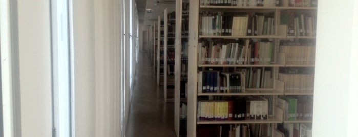 Biblioteca de Teología is one of MACUL.