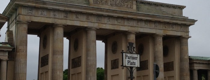 Pariser Platz is one of Lieux qui ont plu à Alexander.