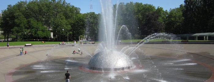 International Fountain is one of Lugares favoritos de Robby.