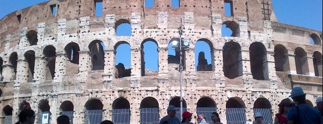 Piazza del Colosseo is one of Roma.
