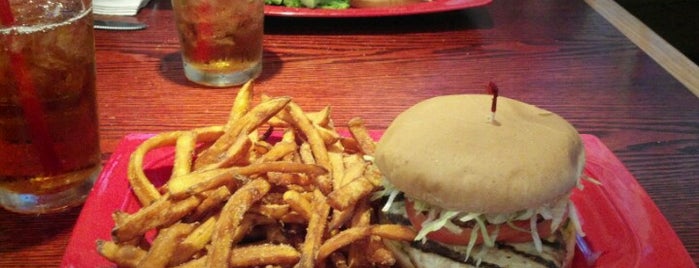 Red Robin Gourmet Burgers and Brews is one of Marcie's Saved Places.
